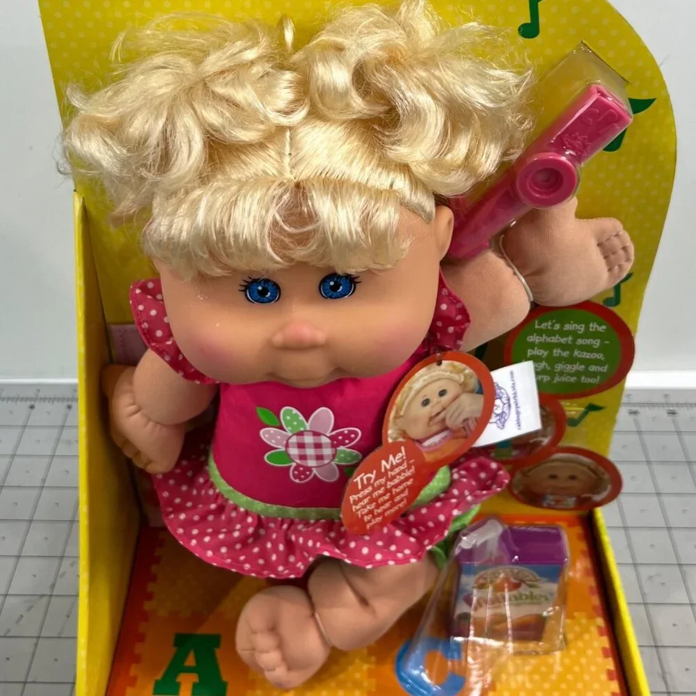 ABC Play With Me! Cabbage Patch Kids Doll Sings & Giggles 30156 New In Box - Picture 2 of 7